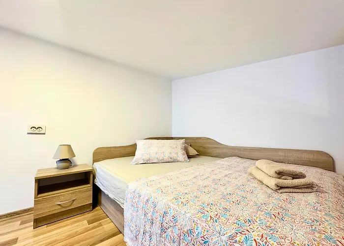 Apartment Charm 1a *